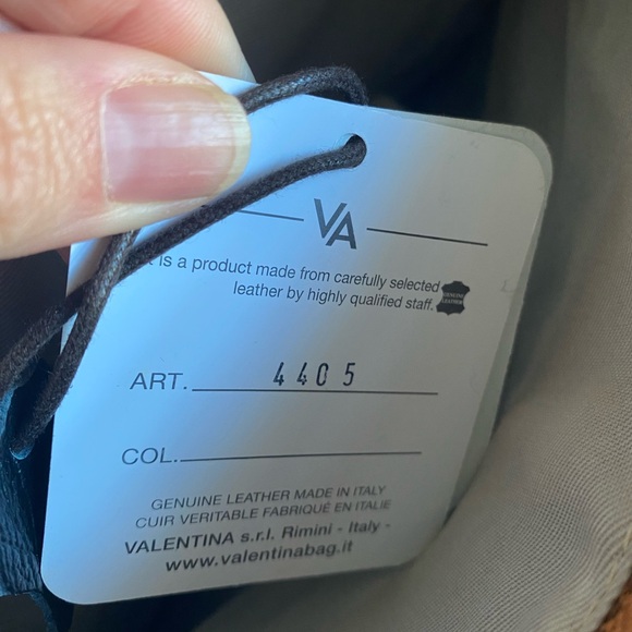 Valentina Black and Tan Leather‎ Shoulder Bag - Picture 9 of 9